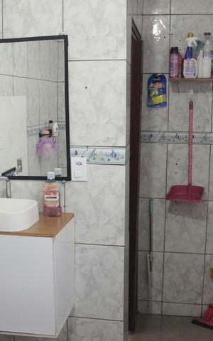 Casa à venda com 200m², 6 quartos e 3 vagasBanheiro (casa 3)