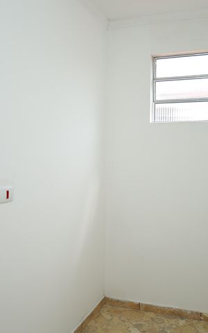 Casa para alugar com 77m², 2 quartos e sem vagaEscritório