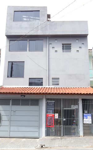 Casa para alugar com 77m², 2 quartos e sem vagaFachada - Placa GRANDE instalada no portão do imóvel, dia 26.08.2026 - Código da placa: FEWQ-1293