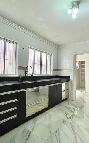 Casa para alugar com 200m², 3 quartos e 4 vagas Casa para alugar com 200m², 3 quartos e 4 vagasCozinha