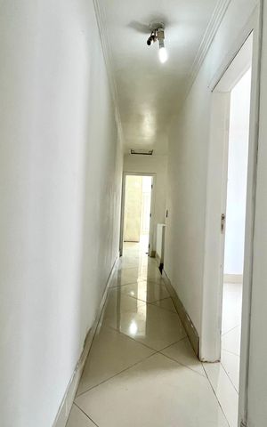 Casa para alugar com 200m², 3 quartos e 4 vagas Casa para alugar com 200m², 3 quartos e 4 vagasCorredor