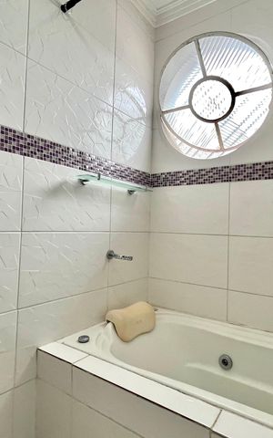Casa para alugar com 200m², 3 quartos e 4 vagas Casa para alugar com 200m², 3 quartos e 4 vagasBanheiro Corredor