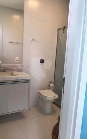 Casa de condomínio à venda com 400m², 3 quartos e 8 vagas