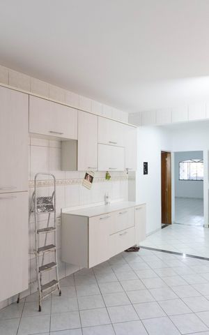 Casa para alugar com 360m², 2 quartos e 2 vagas Casa para alugar com 360m², 2 quartos e 2 vagasCozinha e Área de Serviço