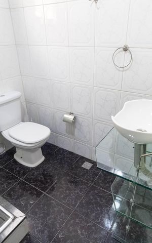 Casa para alugar com 360m², 2 quartos e 2 vagas Casa para alugar com 360m², 2 quartos e 2 vagasBanheiro 2