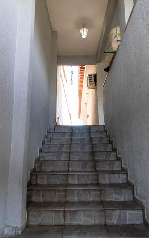 Casa para alugar com 360m², 2 quartos e 2 vagas Casa para alugar com 360m², 2 quartos e 2 vagasEscada