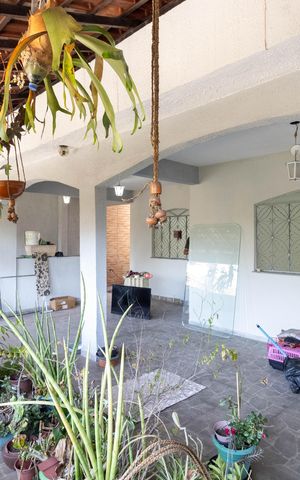 Casa para alugar com 360m², 2 quartos e 2 vagas Casa para alugar com 360m², 2 quartos e 2 vagasVaranda