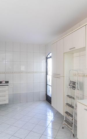 Casa para alugar com 360m², 2 quartos e 2 vagas Casa para alugar com 360m², 2 quartos e 2 vagasCozinha e Área de Serviço