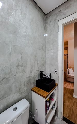 Apartamento à venda com 40m², 2 quartos e sem vaga Apartamento à venda com 40m², 2 quartos e sem vagaBanheiro