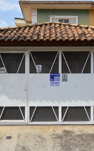 Casa à venda com 150m², 3 quartos e 2 vagas Casa à venda com 150m², 3 quartos e 2 vagasFACHADA