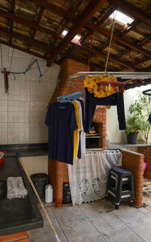 Casa à venda com 150m², 3 quartos e 2 vagas Casa à venda com 150m², 3 quartos e 2 vagasQUINTAL / CHURRASQUEIRA