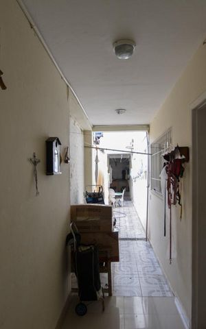 Casa à venda com 150m², 3 quartos e 2 vagas Casa à venda com 150m², 3 quartos e 2 vagasCORREDOR AREA EXTERNA