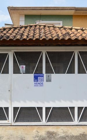 Casa à venda com 150m², 3 quartos e 2 vagas Casa à venda com 150m², 3 quartos e 2 vagasFACHADA