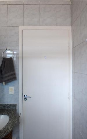 Casa à venda com 150m², 3 quartos e 2 vagas Casa à venda com 150m², 3 quartos e 2 vagasBANHEIRO