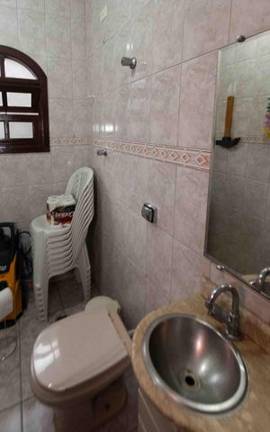 Casa à venda com 196m², 3 quartos e 2 vagas Casa à venda com 196m², 3 quartos e 2 vagasBanheiro Social