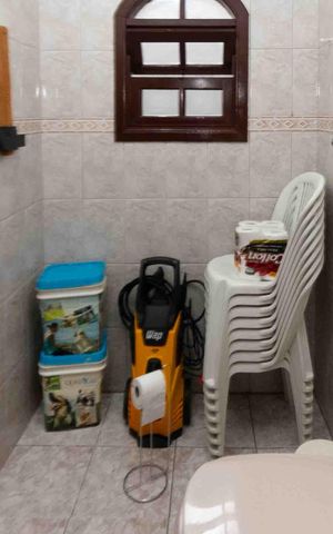 Casa à venda com 196m², 3 quartos e 2 vagas Casa à venda com 196m², 3 quartos e 2 vagasBanheiro Social
