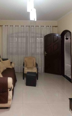 Casa à venda com 196m², 3 quartos e 2 vagas Casa à venda com 196m², 3 quartos e 2 vagasSala
