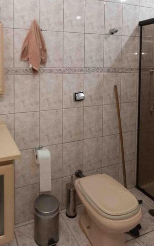 Casa à venda com 196m², 3 quartos e 2 vagas Casa à venda com 196m², 3 quartos e 2 vagasBanheiro da Suíte