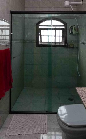 Casa à venda com 196m², 3 quartos e 2 vagas Casa à venda com 196m², 3 quartos e 2 vagasBanheiro