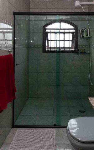 Casa à venda com 196m², 3 quartos e 2 vagas Casa à venda com 196m², 3 quartos e 2 vagasBanheiro