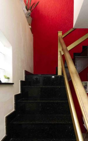 Casa à venda com 196m², 3 quartos e 2 vagas Casa à venda com 196m², 3 quartos e 2 vagasescada