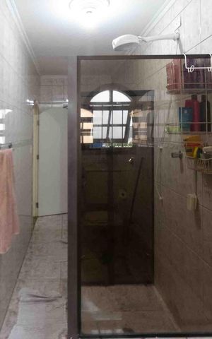Casa à venda com 196m², 3 quartos e 2 vagas Casa à venda com 196m², 3 quartos e 2 vagasBanheiro da Suíte