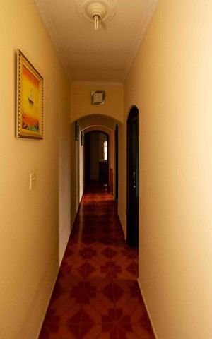 Casa à venda com 196m², 3 quartos e 2 vagas Casa à venda com 196m², 3 quartos e 2 vagasCorredor