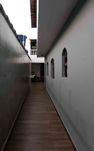 Casa à venda com 196m², 3 quartos e 2 vagas Casa à venda com 196m², 3 quartos e 2 vagasCorredor externo
