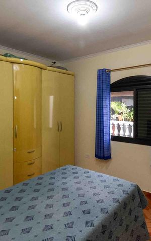 Casa à venda com 196m², 3 quartos e 2 vagas Casa à venda com 196m², 3 quartos e 2 vagasQuarto
