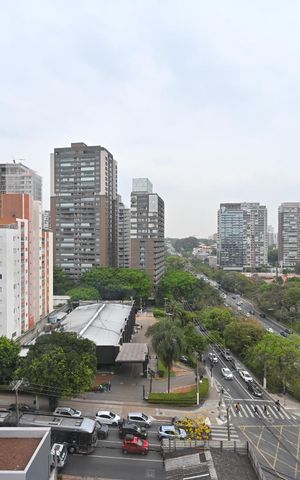 Apartamento à venda com 151m², 3 quartos e 2 vagasVista da Suíte 2