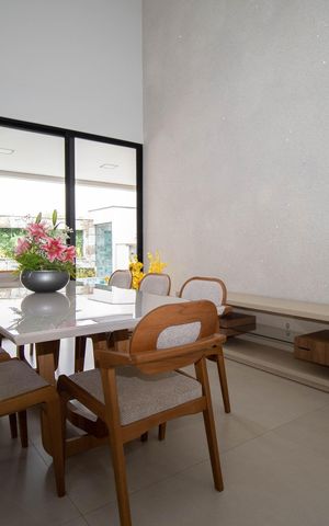 Casa de condomínio à venda com 330m², 4 quartos e 3 vagas Casa de condomínio à venda com 330m², 4 quartos e 3 vagasSala