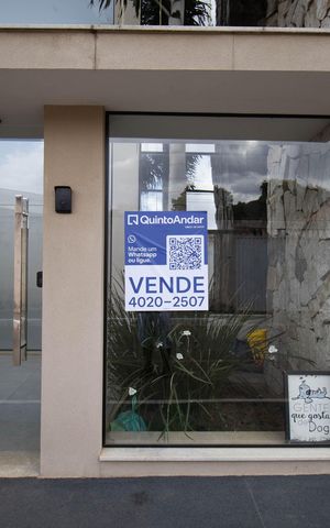Casa de condomínio à venda com 330m², 4 quartos e 3 vagas Casa de condomínio à venda com 330m², 4 quartos e 3 vagasPlaca