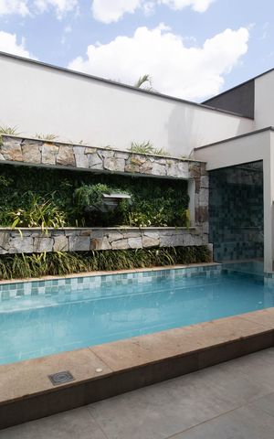 Casa de condomínio à venda com 330m², 4 quartos e 3 vagas Casa de condomínio à venda com 330m², 4 quartos e 3 vagasPiscina