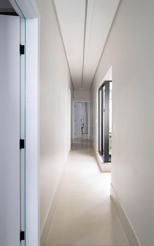 Casa de condomínio à venda com 330m², 4 quartos e 3 vagas Casa de condomínio à venda com 330m², 4 quartos e 3 vagasCorredor