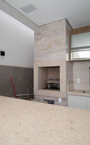 Casa de condomínio à venda com 330m², 4 quartos e 3 vagas Casa de condomínio à venda com 330m², 4 quartos e 3 vagasChurras