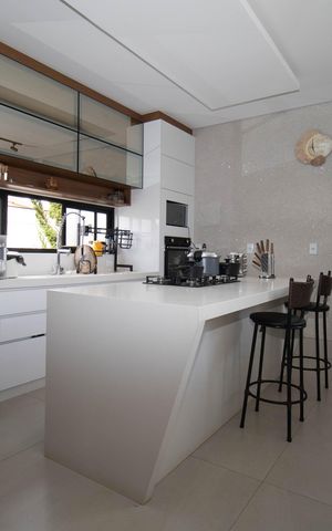 Casa de condomínio à venda com 330m², 4 quartos e 3 vagas Casa de condomínio à venda com 330m², 4 quartos e 3 vagasCozinha