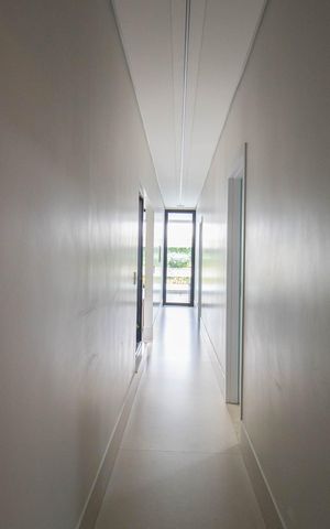 Casa de condomínio à venda com 330m², 4 quartos e 3 vagas Casa de condomínio à venda com 330m², 4 quartos e 3 vagasCorredor