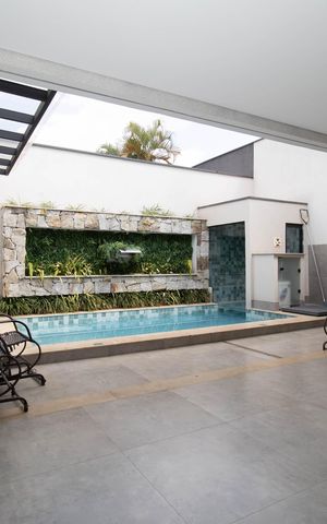 Casa de condomínio à venda com 330m², 4 quartos e 3 vagas Casa de condomínio à venda com 330m², 4 quartos e 3 vagasPiscina