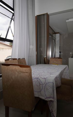 Casa de condomínio à venda com 330m², 4 quartos e 3 vagas Casa de condomínio à venda com 330m², 4 quartos e 3 vagasSala
