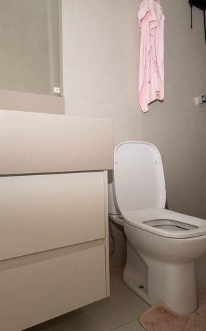 Casa de condomínio à venda com 330m², 4 quartos e 3 vagas Casa de condomínio à venda com 330m², 4 quartos e 3 vagasBanheiro da Suíte 2