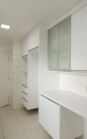 Apartamento para alugar com 123m², 4 quartos e 2 vagas Apartamento para alugar com 123m², 4 quartos e 2 vagasCozinha e Área de Serviço