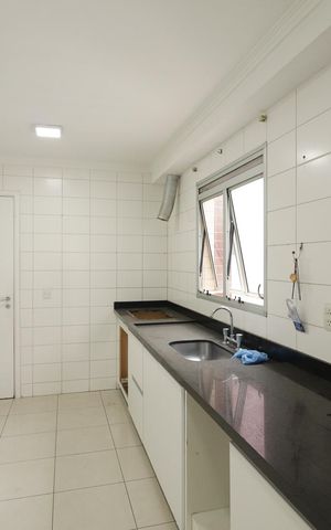 Apartamento para alugar com 123m², 4 quartos e 2 vagas Apartamento para alugar com 123m², 4 quartos e 2 vagasCozinha e Área de Serviço