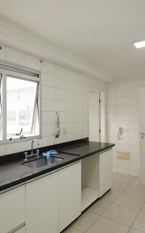 Apartamento para alugar com 123m², 4 quartos e 2 vagas Apartamento para alugar com 123m², 4 quartos e 2 vagasCozinha e Área de Serviço