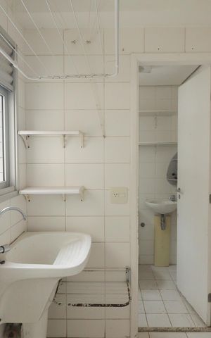 Apartamento para alugar com 123m², 4 quartos e 2 vagas Apartamento para alugar com 123m², 4 quartos e 2 vagasCozinha e Área de Serviço