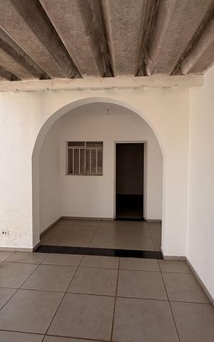Casa para alugar com 266m², 2 quartos e 2 vagas Casa para alugar com 266m², 2 quartos e 2 vagasFachada