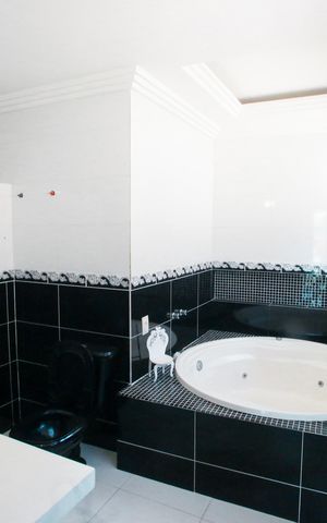 Casa à venda com 450m², 6 quartos e 3 vagasBanheiro da Suíte 1
