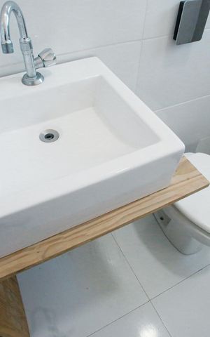 Casa à venda com 450m², 6 quartos e 3 vagasBanheiro da Casa de hóspede