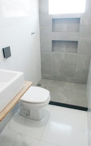 Casa à venda com 450m², 6 quartos e 3 vagasBanheiro da Casa de hóspede