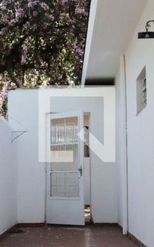 Casa à venda com 266m², 3 quartos e 3 vagas Casa à venda com 266m², 3 quartos e 3 vagasÁrea externa