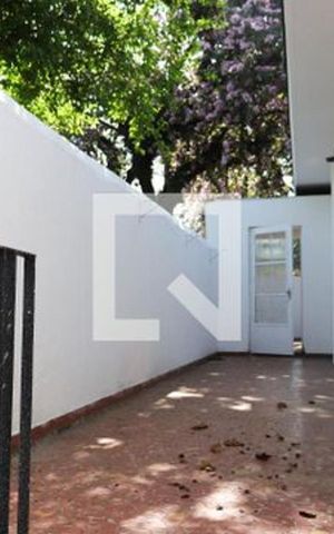 Casa à venda com 266m², 3 quartos e 3 vagas Casa à venda com 266m², 3 quartos e 3 vagasÁrea externa